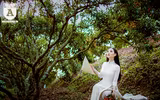 {ẢNH] Thiếu nữ Hà thành thướt tha áo dài bên đồi vải Lục Ngạn